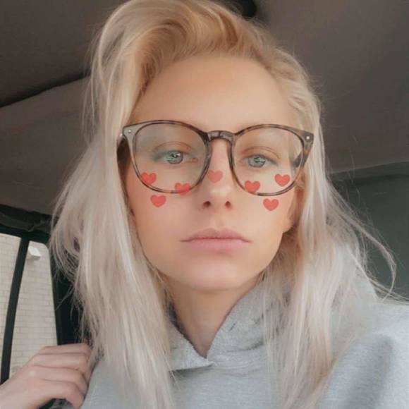 Meet your Posher, Kylee - Picture 1 of 1